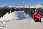 01 Sulle nevi di Torcola Vaga con vista a dx verso la costiera orobica dal Tre Signori al Ponteraniva